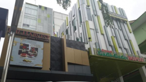 Гостиница MaxoneHotels.com at Kramat  Джакарта